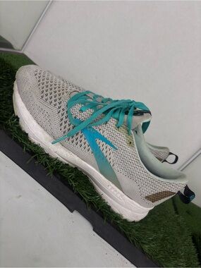 Brooks Revel 4 Women’s Size 8 Gray Blue Running Athletic Shoes 1203371B073